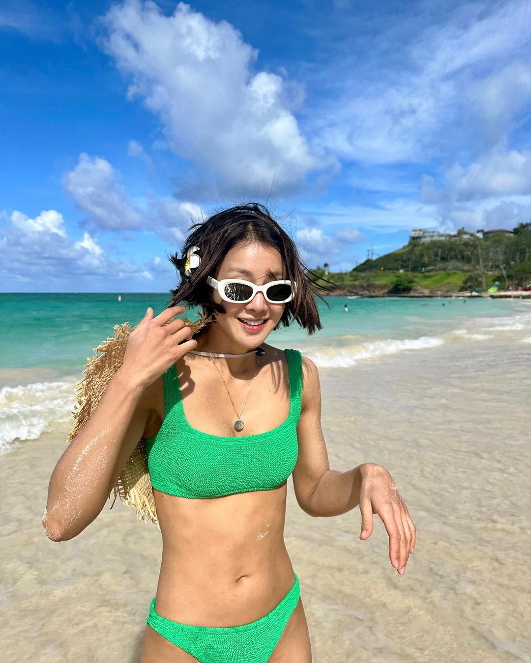 Ngoài công việc diễn xuất, Si Young trở thành nữ võ sĩ boxing nghiệp dư năm 2010. Ban đầu, cô đến với môn thể thao để chuẩn bị cho vai diễn võ sĩ. Không may, bộ phim truyền hình không được thực hiện. Tuy nhiên, Si Young không hề tiếc nuối vì cô thực sự yêu thích quyền Anh và quyết định tập luyện để thi đấu.