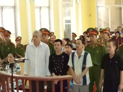 Các bị cáo tại phiên tòa phúc thẩm hôm nay (27 - 9)