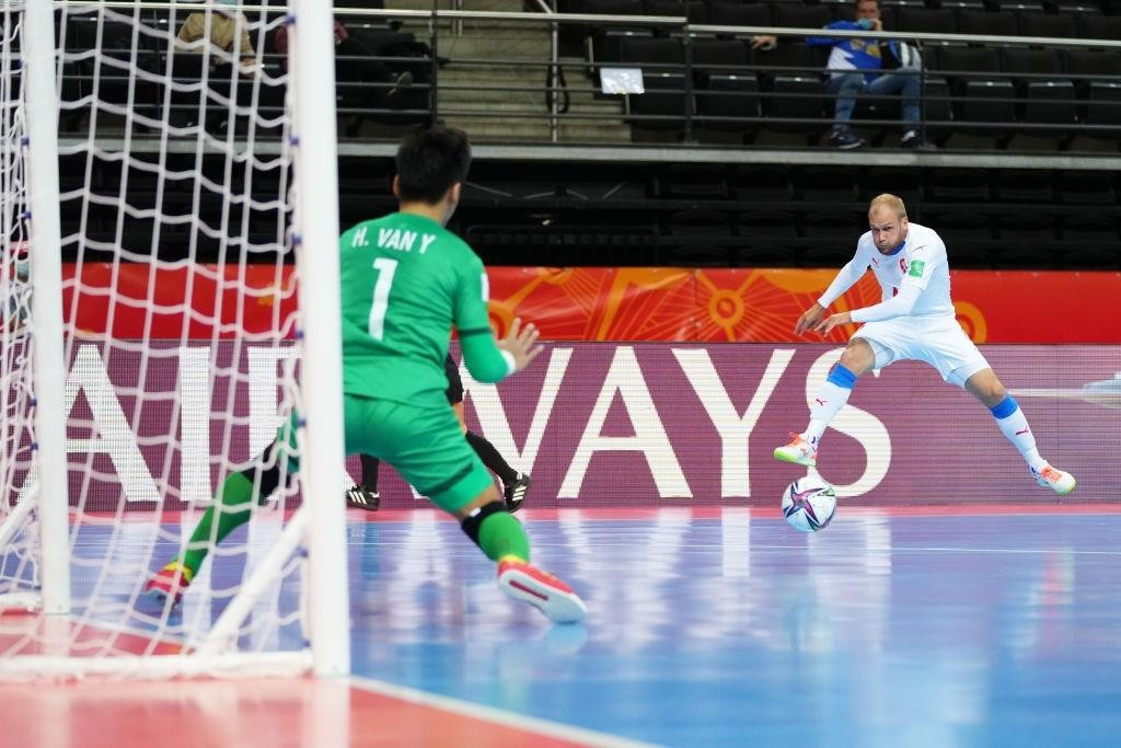 Futsal Việt Nam vs CH Czech 1-1: Tuyệt vời! Futsal Việt Nam vào vòng 1/8 World Cup ảnh 15 Futsal Việt Nam vs CH Czech 1-1: Tuyệt vời! Futsal Việt Nam vào vòng 1/8 World Cup ảnh 15