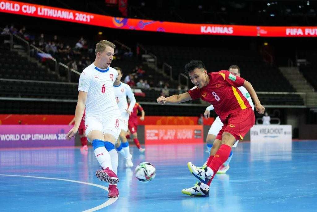 Futsal Việt Nam vs CH Czech 1-1: Tuyệt vời! Futsal Việt Nam vào vòng 1/8 World Cup ảnh 7 Futsal Việt Nam vs CH Czech 1-1: Tuyệt vời! Futsal Việt Nam vào vòng 1/8 World Cup ảnh 7