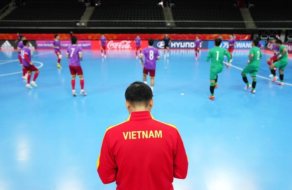Futsal Việt Nam vs CH Czech 1-1: Tuyệt vời! Futsal Việt Nam vào vòng 1/8 World Cup ảnh 5 Futsal Việt Nam vs CH Czech 1-1: Tuyệt vời! Futsal Việt Nam vào vòng 1/8 World Cup ảnh 5