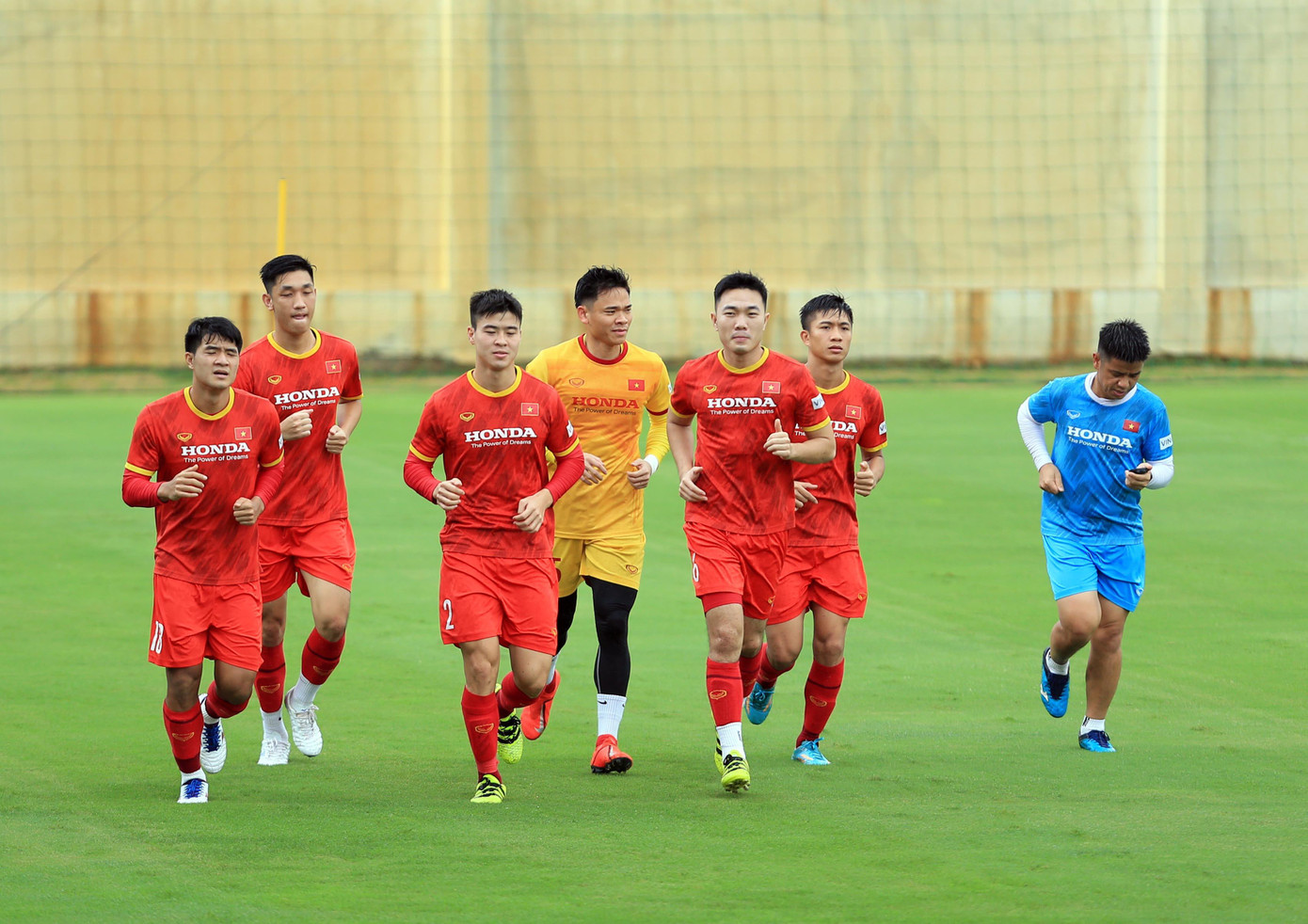 Theo kế hoạch, thầy trò HLV Park Hang Seo sẽ tập luyện tại Hà Nội 2 tuần, sau đó di chuyển sang UAE vào ngày 1/10. Tại đây, các cầu thủ sẽ có khoảng 1 tuần chuẩn bị trước khi thi đấu lượt trận thứ 3 vòng loại cuối khu vực châu Á trước Trung Quốc.