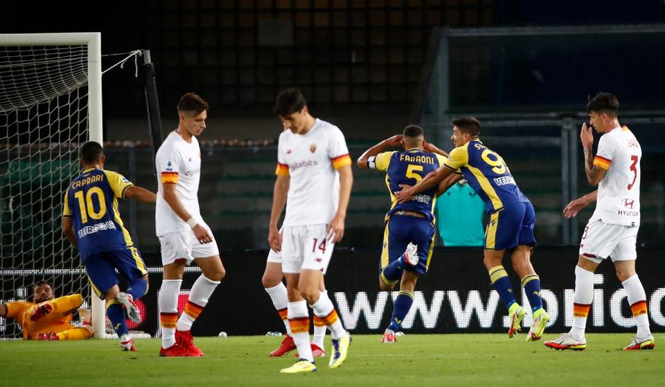 Roma gây thất vọng khi nhận thất bại trước đội bóng đứng áp chót BXH Verona
