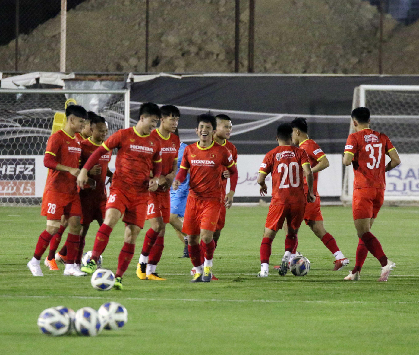 Trước buổi tập, HLV Park Hang-seo và đội phó Đỗ Duy Mạnh sẽ tham dự họp báo trước trận đấu. Danh sách đăng ký chính thức 23 cầu thủ cho cuộc đọ sức với Saudi Arabia cũng sẽ được chốt lại tại cuộc họp kỹ thuật, diễn ra vào chiều cùng ngày.