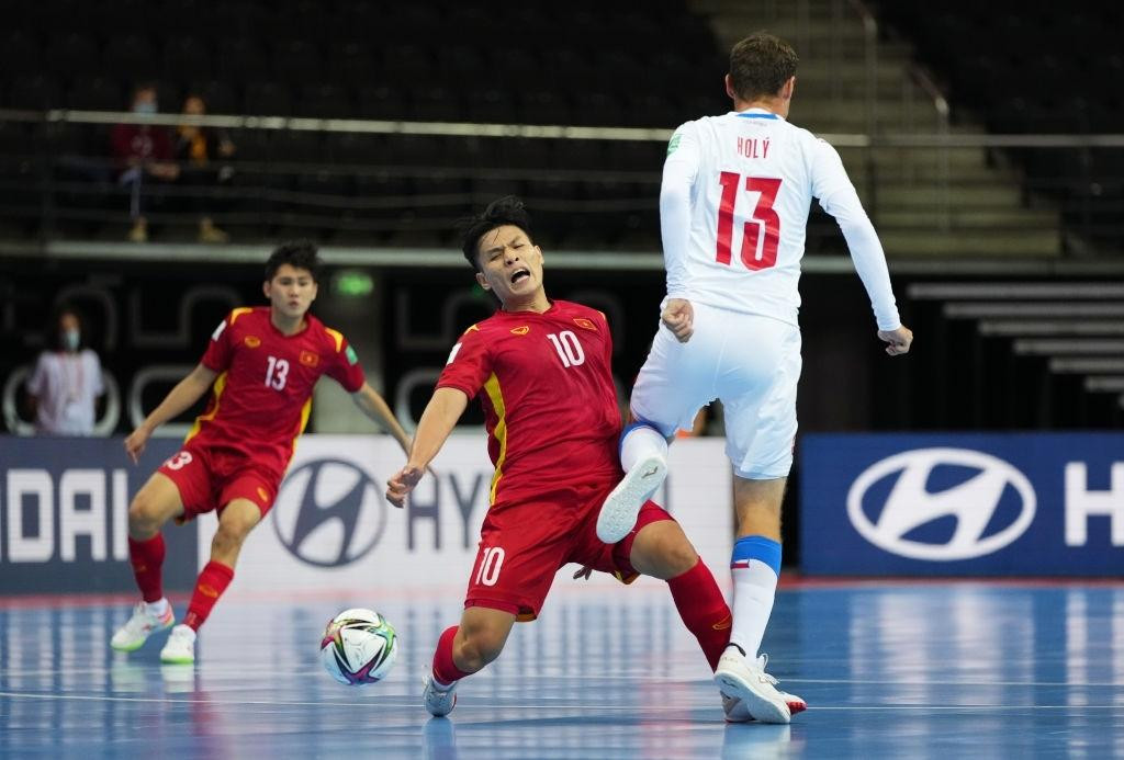 Futsal Việt Nam vs CH Czech 1-1: Tuyệt vời! Futsal Việt Nam vào vòng 1/8 World Cup ảnh 8 Futsal Việt Nam vs CH Czech 1-1: Tuyệt vời! Futsal Việt Nam vào vòng 1/8 World Cup ảnh 8