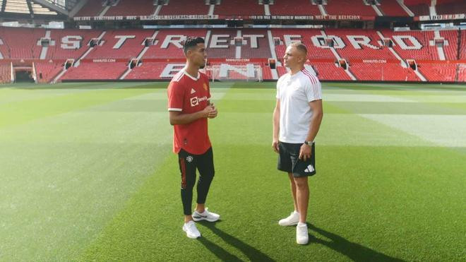 Ronaldo và đồng đội cũ Wes Brown thực hiện phỏng vấn Ronaldo và đồng đội cũ Wes Brown thực hiện phỏng vấn