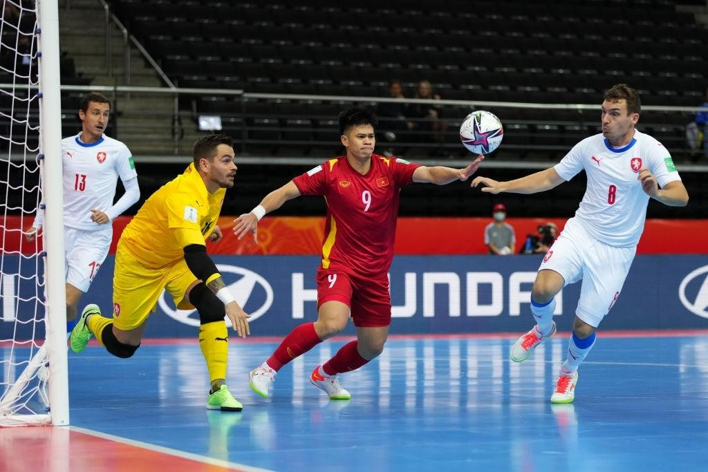 Futsal Việt Nam vs CH Czech 1-1: Tuyệt vời! Futsal Việt Nam vào vòng 1/8 World Cup ảnh 6 Futsal Việt Nam vs CH Czech 1-1: Tuyệt vời! Futsal Việt Nam vào vòng 1/8 World Cup ảnh 6