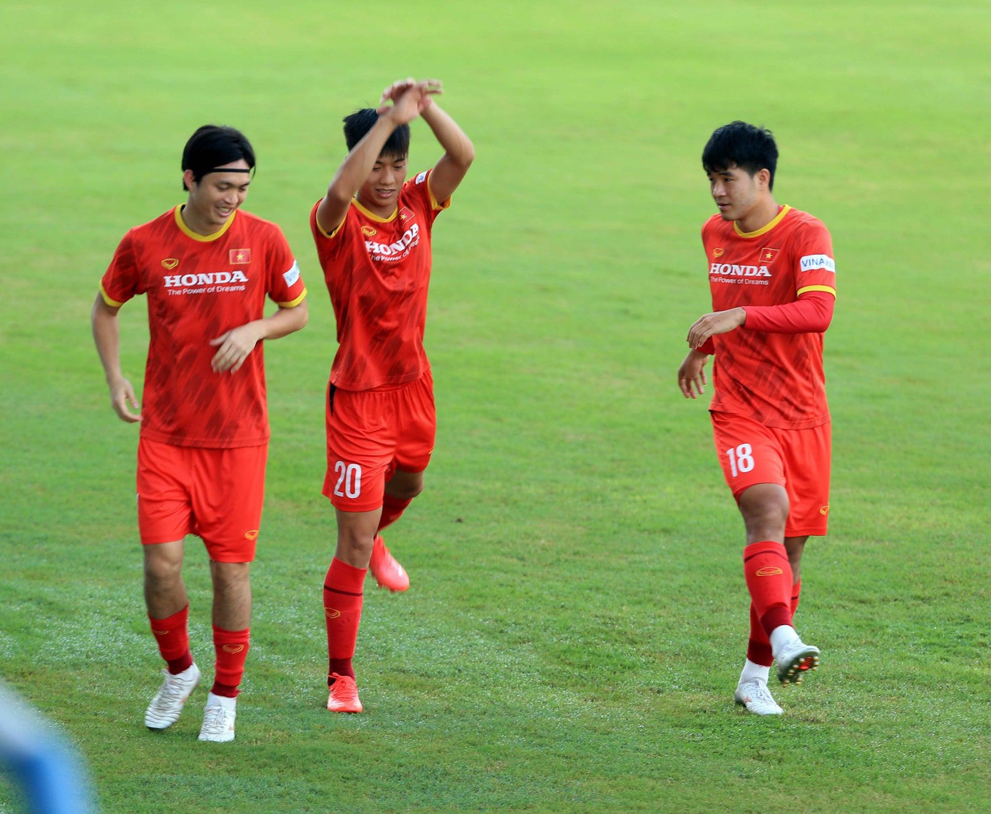 Cũng giống như một số cầu thủ U22 khác như Thanh Bình, Văn Công, Hoàng Anh, Văn Xuân…, việc HLV Park Hang-seo tạo cơ hội cho Liễu Quang Vinh lên tập cùng các đàn anh tại ĐT Việt Nam là giải pháp chuẩn bị về lực lượng phục vụ cho cuộc hành trình dài tại 2 mặt trận sắp tới là vòng loại cuối World Cup 2022 và AFF Cup 2020.