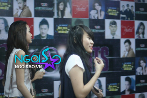 Và lặng lẽ ra về trước khi đêm diễn kết thúc.