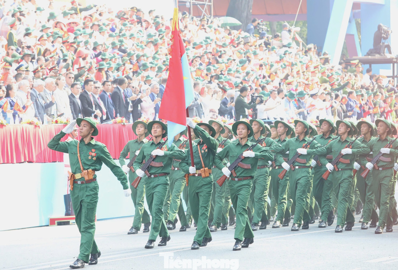 Khối Chiến sĩ Giải phóng quân. Giải phóng quân là tên gọi trìu mến, thân thương của Nhân dân dành cho bộ đội chủ lực, bộ đội địa phương và du kích. Trong cuộc kháng chiến chống Mỹ cứu nước, các chiến sĩ Giải phóng quân đã chiến đấu dũng cảm, sẵn sàng hy sinh cho sự nghiệp đấu tranh giải phóng dân tộc, thống nhất đất nước.