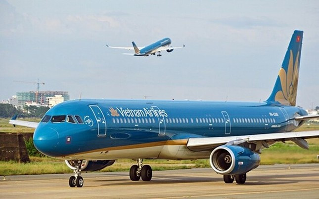 Vietnam Airlines dự tính huy động khoảng 9.000 tỷ đồng trong đợt này. Vietnam Airlines dự tính huy động khoảng 9.000 tỷ đồng trong đợt này.