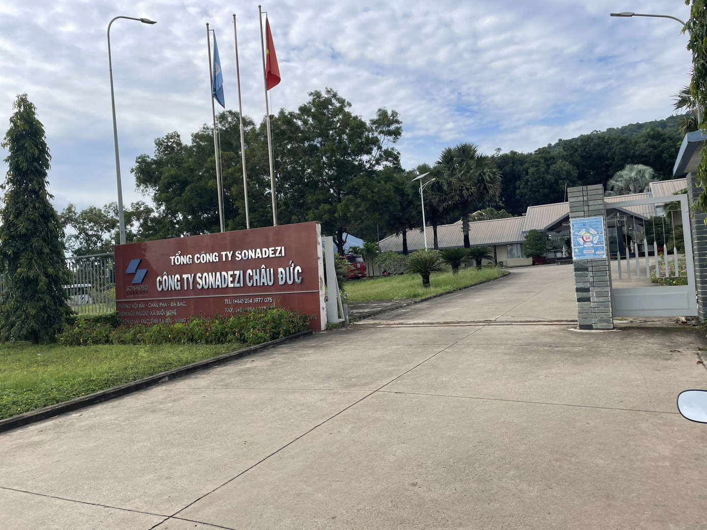 Lãnh đạo công ty con của Công ty CP Sonadezi Châu Đức bán sạch cổ phiếu SZC. Lãnh đạo công ty con của Công ty CP Sonadezi Châu Đức bán sạch cổ phiếu SZC.