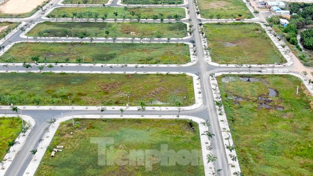 Tại Nhơn Trạch, tuy số lượng nhà đầu tư, môi giới tập trung đông đảo, giao dịch nhộn nhịp nhưng chủ yếu là hình thức lướt cọc.