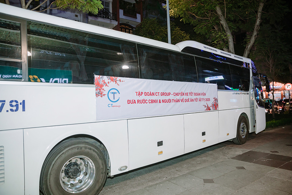 Chuyến xe đoàn viên đưa CBNV về quê ăn Tết.