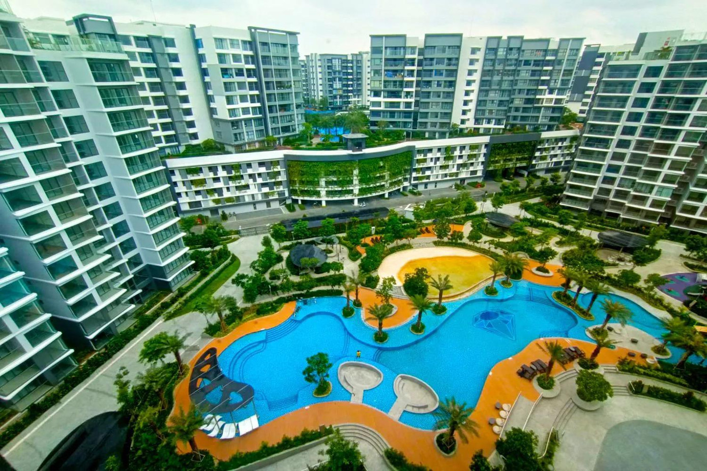 Các doanh nghiệp đã khởi động “đường đua” ra hàng để bắt nhịp cho chu kỳ mới.