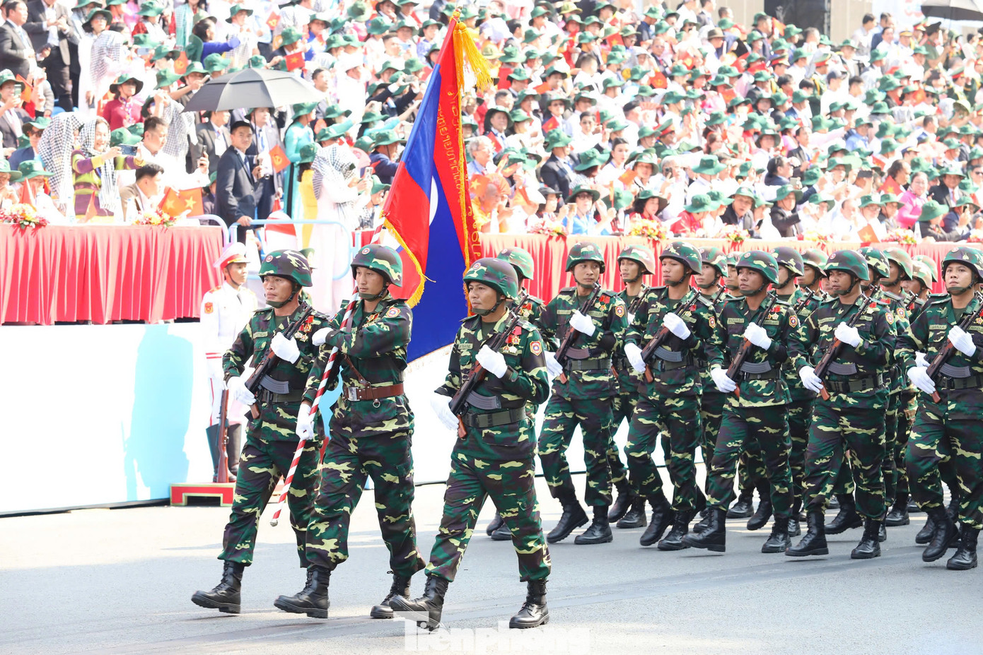 Khối Quân đội nhân dân Lào. Quân đội nhân dân Lào được thành lập ngày 20/01/1949. Là lực lượng vũ trang chủ lực, mũi nhọn của cách mạng dân tộc Lào. Trong các cuộc đấu tranh giải phóng dân tộc của hai nước, Quân đội nhân dân Lào luôn kề vai sát cánh, gắn bó mật thiết với Quân đội nhân dân Việt Nam.