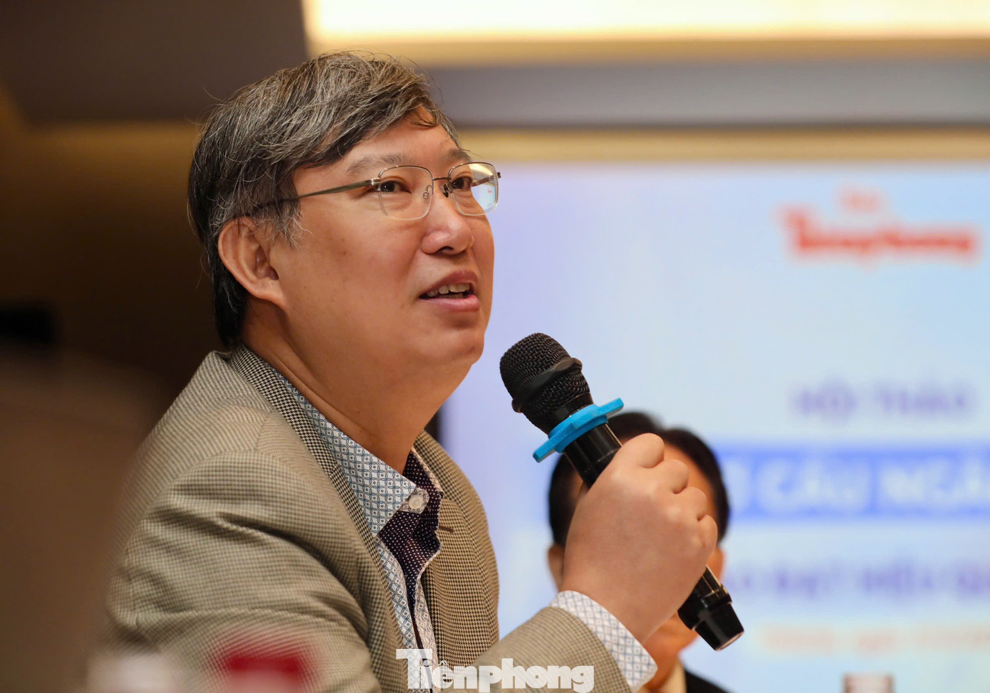 Thạc sĩ Nguyễn Xuân Thành - giảng viên chính sách công, Đại học Fulbright Việt Nam - phát biểu tại hội thảo. Thạc sĩ Nguyễn Xuân Thành - giảng viên chính sách công, Đại học Fulbright Việt Nam - phát biểu tại hội thảo.