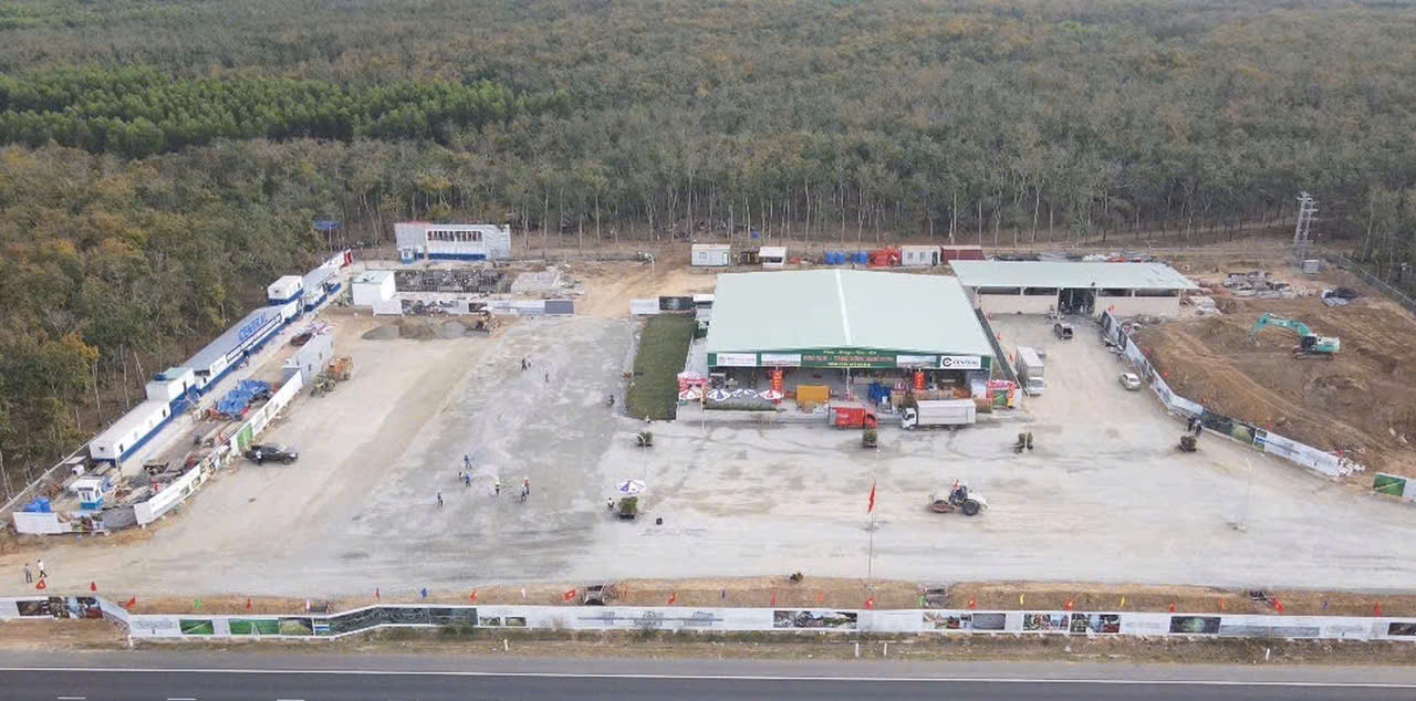 Trạm dừng nghỉ tạm trên cao tốc Phan Thiết - Dầu Giây tại Km47+500, đoạn giáp ranh hai tỉnh Bình Thuận và Đồng Nai đi vào hoạt động từ hôm nay. Trạm dừng nghỉ tạm trên cao tốc Phan Thiết - Dầu Giây tại Km47+500, đoạn giáp ranh hai tỉnh Bình Thuận và Đồng Nai đi vào hoạt động từ hôm nay.