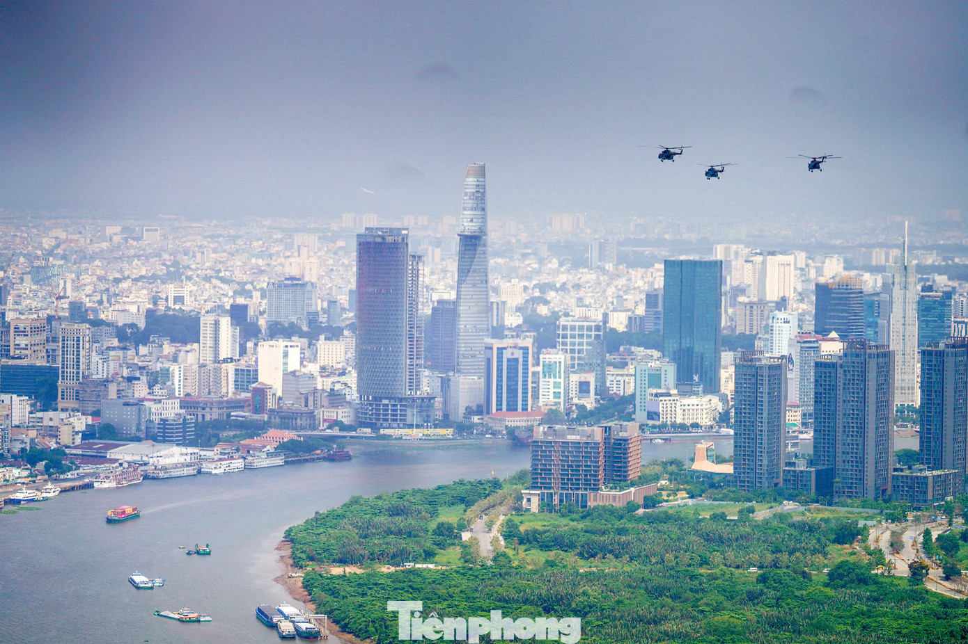 Đôi bờ sông Sài Gòn hiện đại, sang trọng.