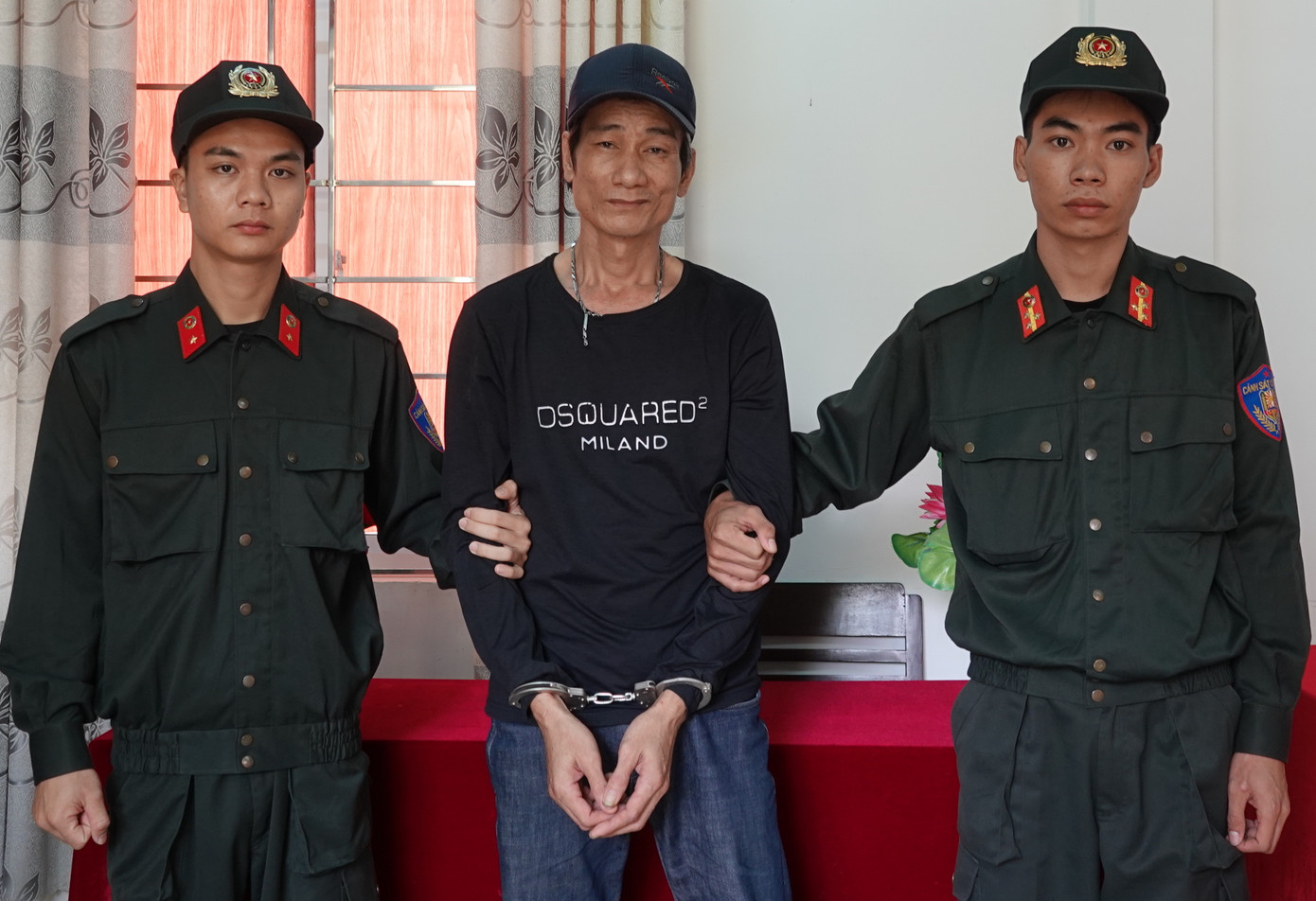 Đối tượng Huỳnh Võ Ngọc Tuấn tại cơ quan công an.