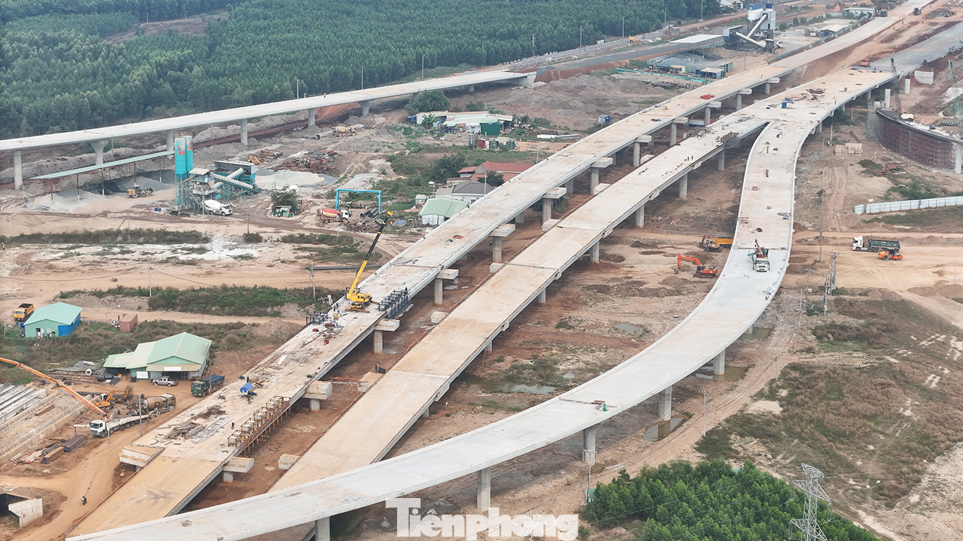 Sản lượng đạt 1.290 tỷ đồng, tương đương 60% giá trị hợp đồng, đảm bảo tiến độ đề ra.