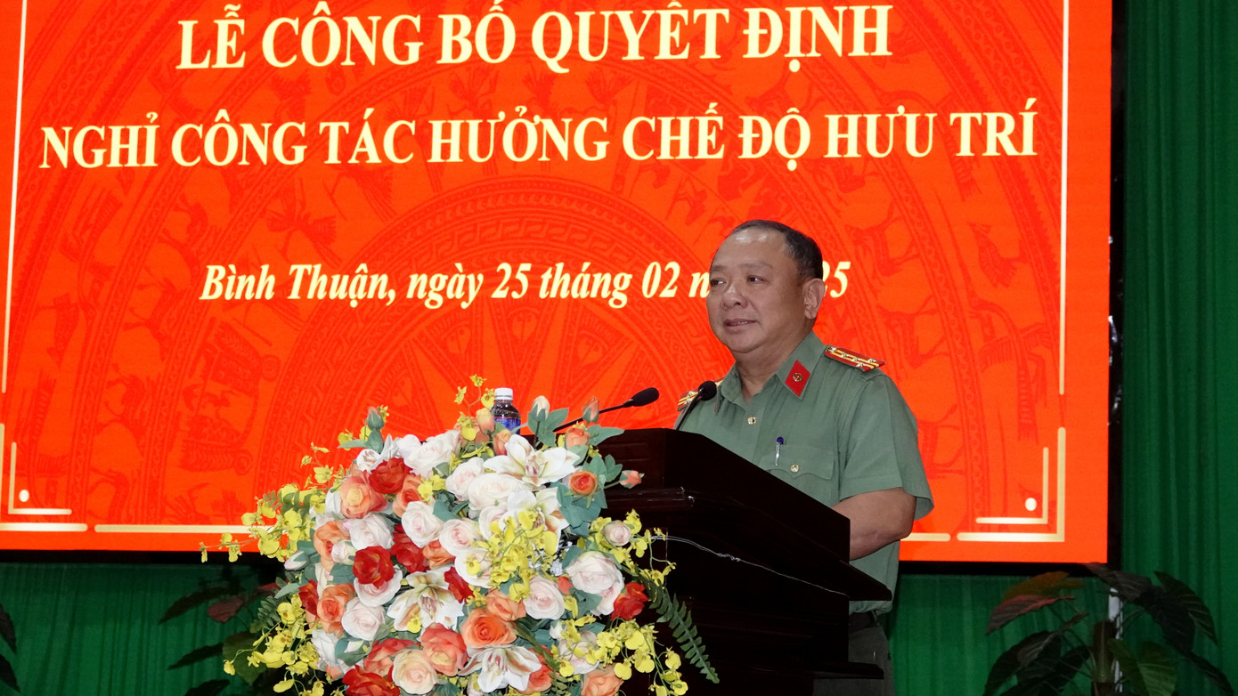 Đại tá Lê Quang Nhân, Giám đốc Công an tỉnh Bình Thuận phát biểu tại buổi lễ. Đại tá Lê Quang Nhân, Giám đốc Công an tỉnh Bình Thuận phát biểu tại buổi lễ.