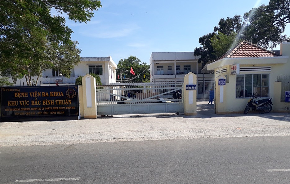 Bệnh viện Đa khoa khu vực Bắc Bình Thuận - nơi đang điều trị cho 4 bệnh nhân còn lại. Bệnh viện Đa khoa khu vực Bắc Bình Thuận - nơi đang điều trị cho 4 bệnh nhân còn lại.