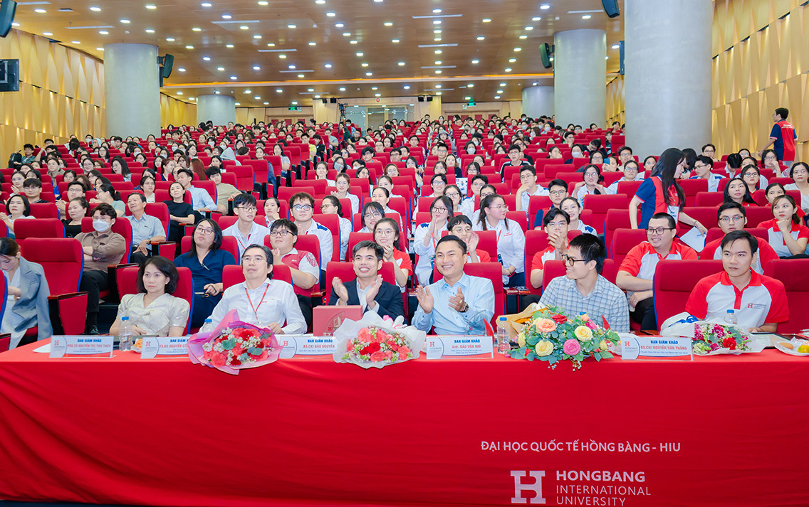 Ban giám khảo cuộc thi.