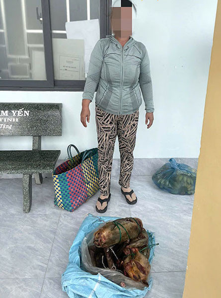 Đối tượng B.T.H.L. cùng tang vật.