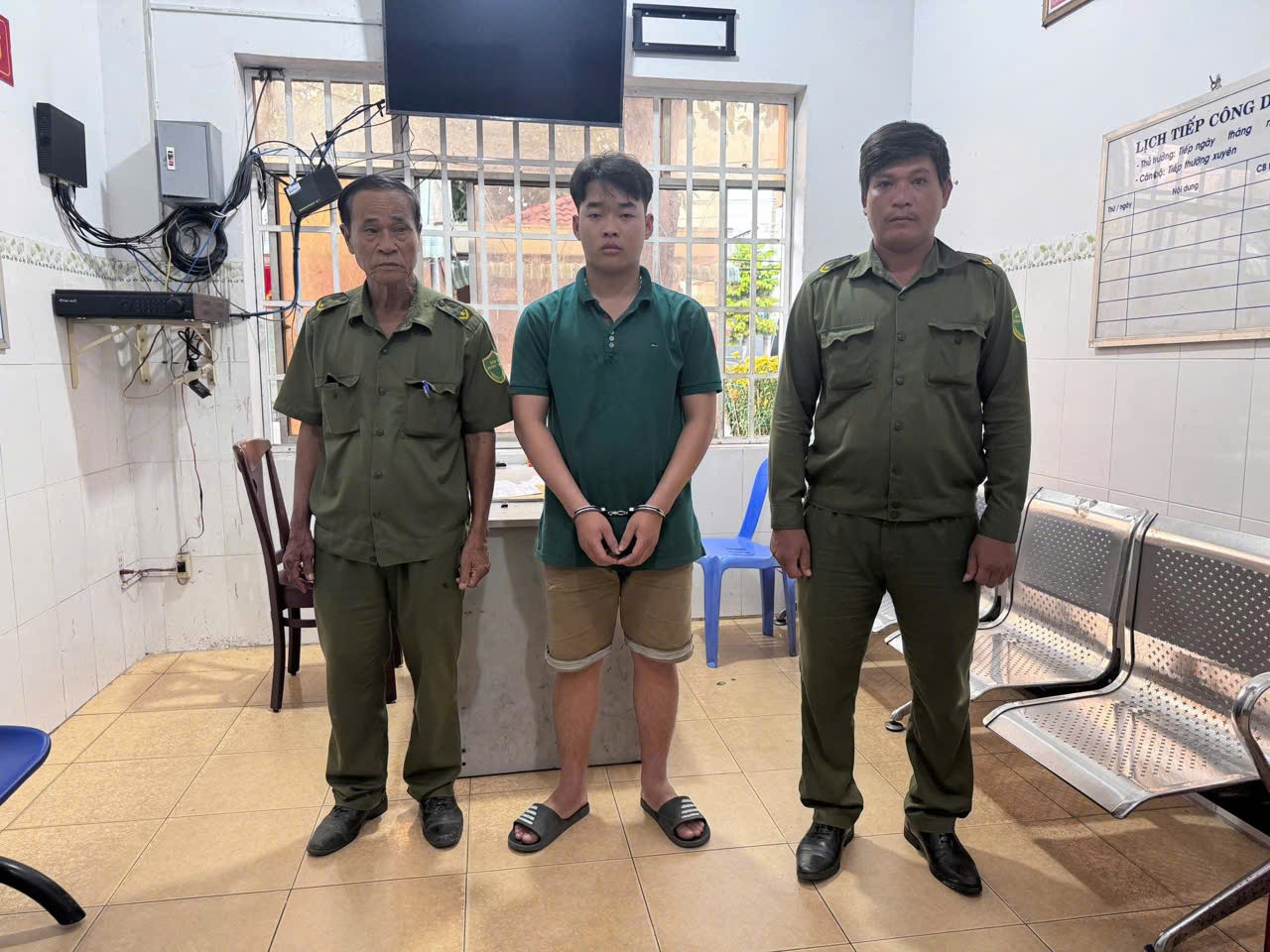 Vũ Viết Duy tại cơ quan công an.