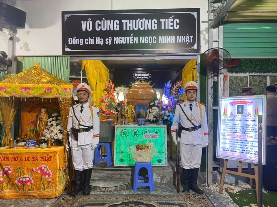 Thăng cấp bậc hàm từ hạ sĩ lên thượng sĩ nghĩa vụ kể từ ngày 3/3/2025 đối với đồng chí Nguyễn Ngọc Minh Nhật. Thăng cấp bậc hàm từ hạ sĩ lên thượng sĩ nghĩa vụ kể từ ngày 3/3/2025 đối với đồng chí Nguyễn Ngọc Minh Nhật.