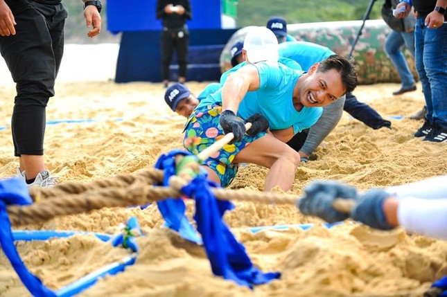 Trong văn hoá ngân hàng của mình, ông cũng khuyến khích nhân viên và cấp dưới phải biết rèn luyện sức khoẻ.