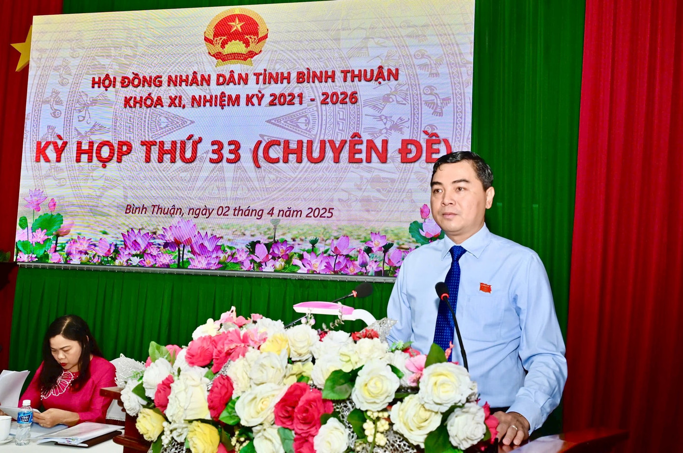 Ông Nguyễn Hoài Anh, Bí thư Tỉnh ủy - Chủ tịch HĐND tỉnh Bình Thuận phát biểu khai mạc kỳ họp. Ảnh: Báo Bình Thuận.