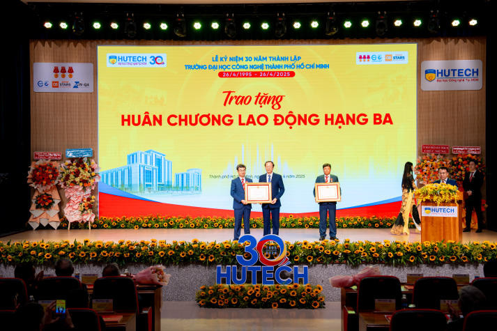 TS. Kiều Xuân Hùng và TS. Trần Đình Huy được Chủ tịch nước trao tặng Huân chương Lao động hạng Ba. TS. Kiều Xuân Hùng và TS. Trần Đình Huy được Chủ tịch nước trao tặng Huân chương Lao động hạng Ba.