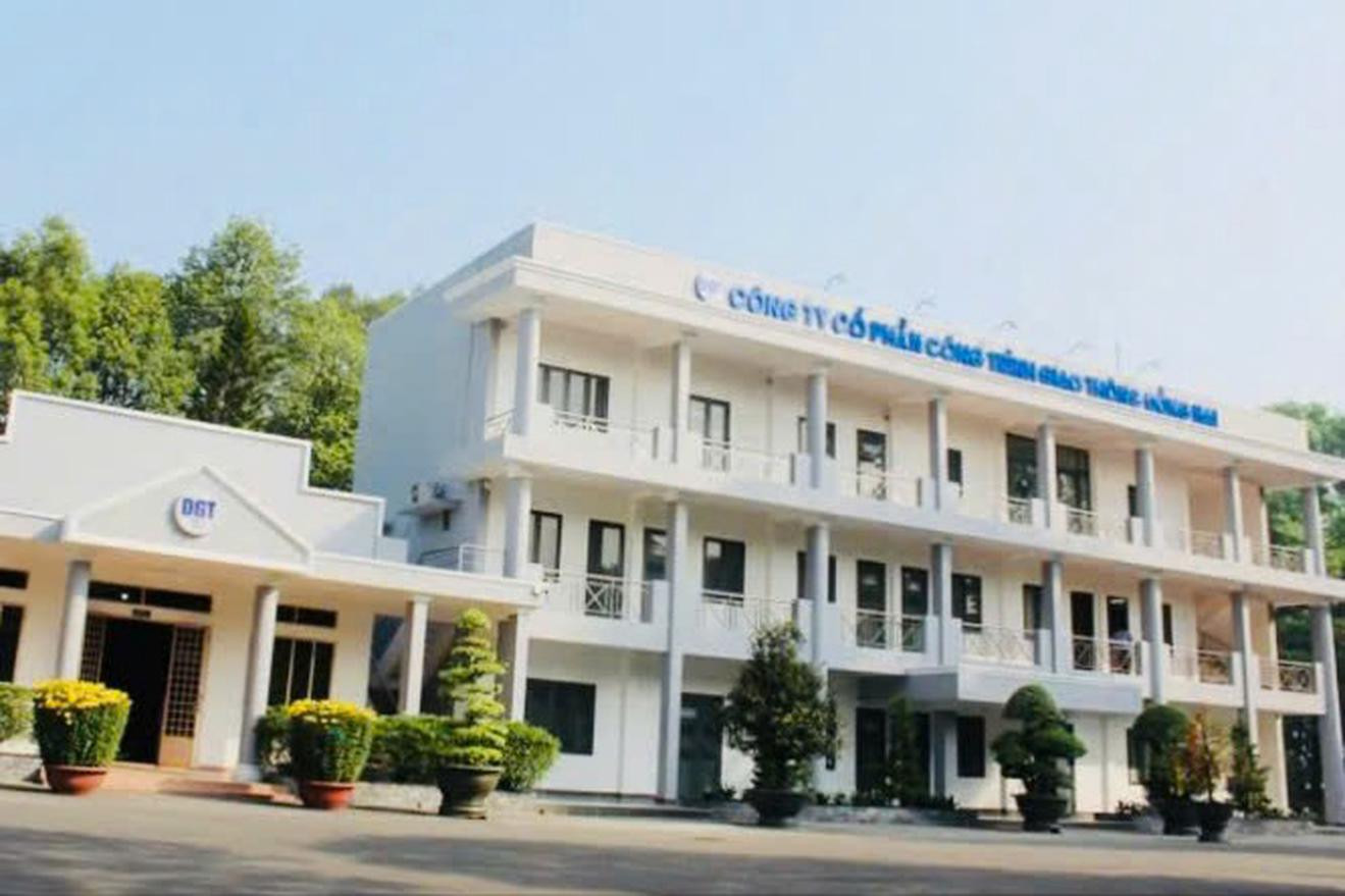 Công ty CP Công trình giao thông Đồng Nai chậm trả lãi lô trái phiếu đến hạn.