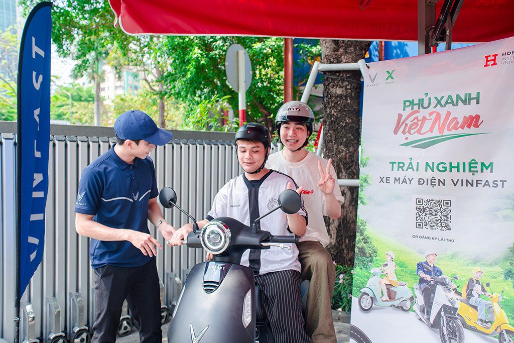 Học sinh trải nghiệm dịch vụ do trường ĐH Quốc tế Hồng Bàng và các đối tác tài trợ.