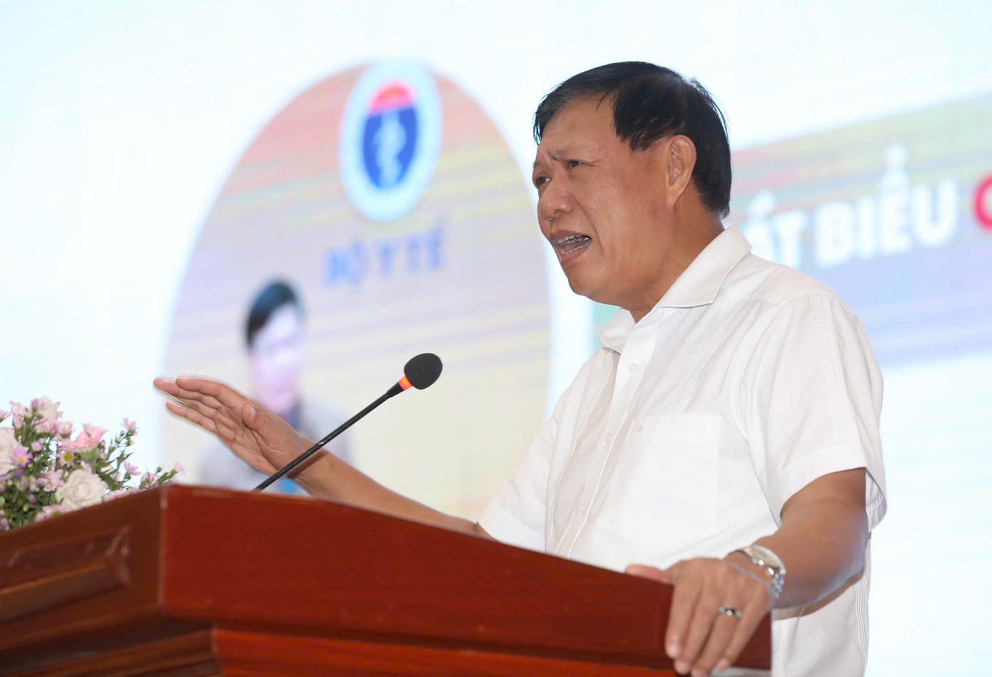 Thứ trưởng Bộ Y tế Đỗ Xuân Tuyên phát biểu kết luận hội thảo. Thứ trưởng Bộ Y tế Đỗ Xuân Tuyên phát biểu kết luận hội thảo.