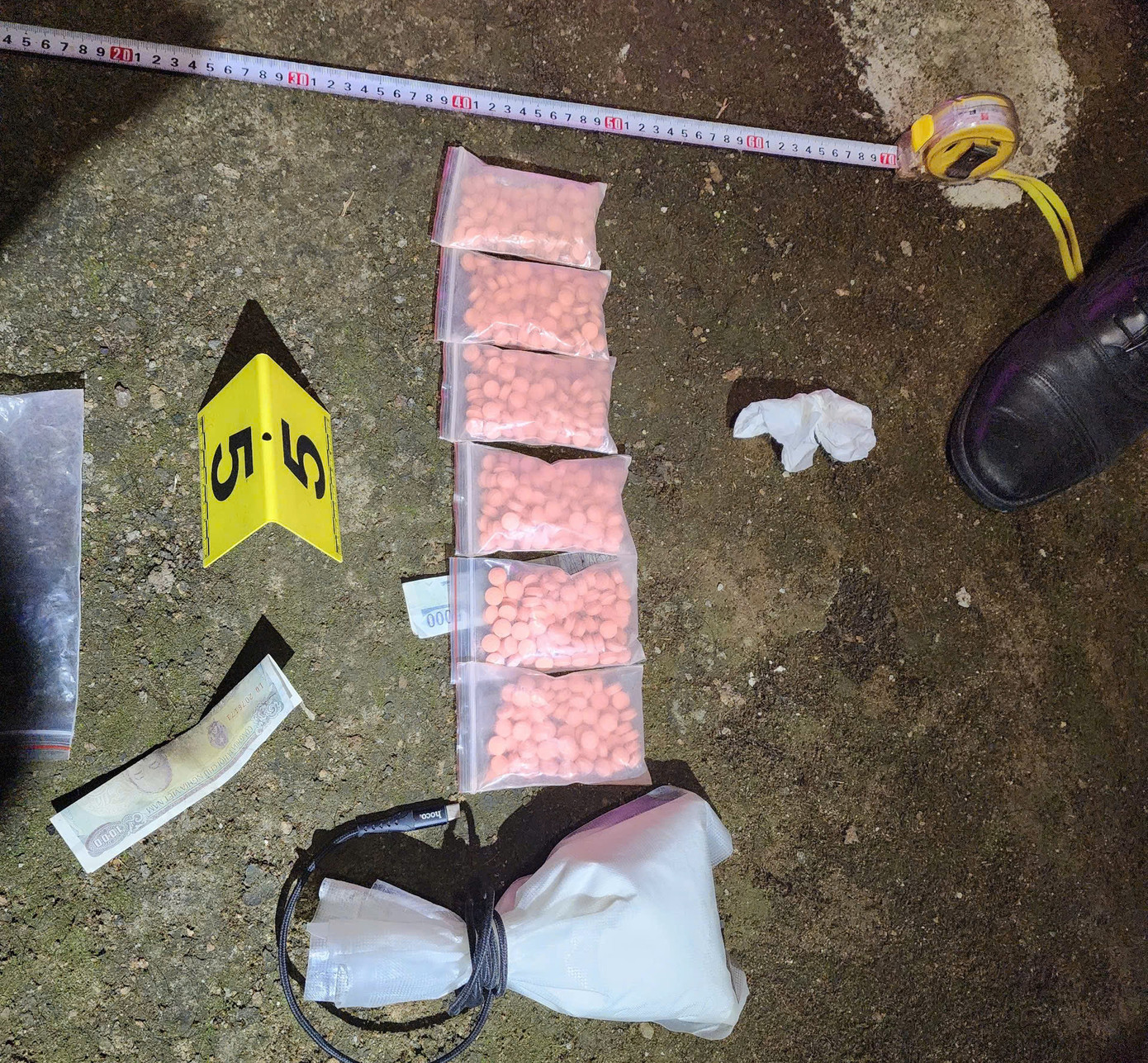 Tang vật được Công an TP. Bà Rịa thu giữ của các đối tượng. Tang vật được Công an TP. Bà Rịa thu giữ của các đối tượng.