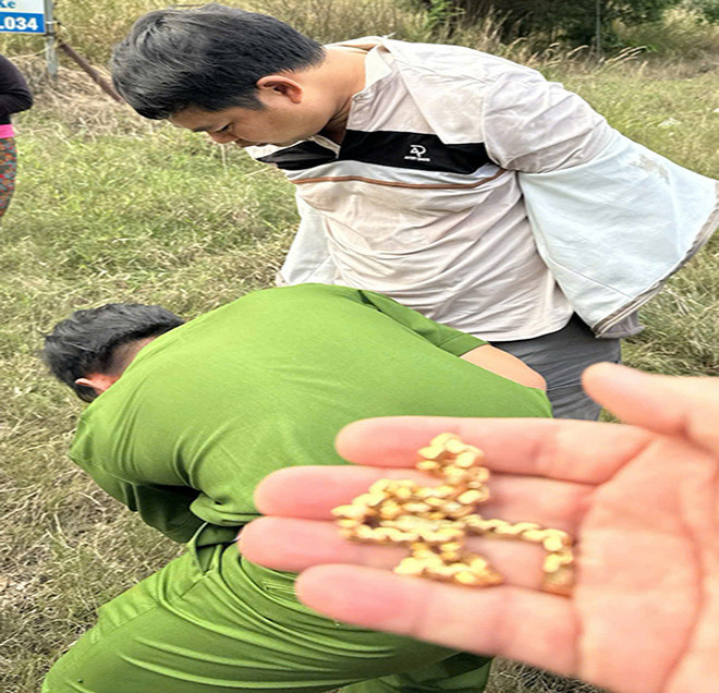 Công an truy bắt thành công đối tượng cùng tang vật.