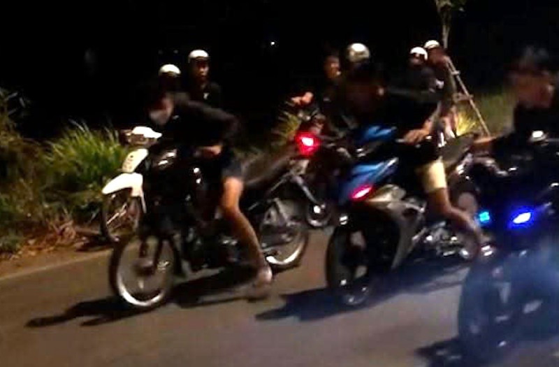 Các đối tượng đang chuẩn bị thực hiện hành vi đua xe.