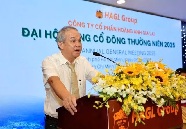 Ông Đoàn Nguyên Đức phát biểu tại đại hội cổ đông thường niên 2025.