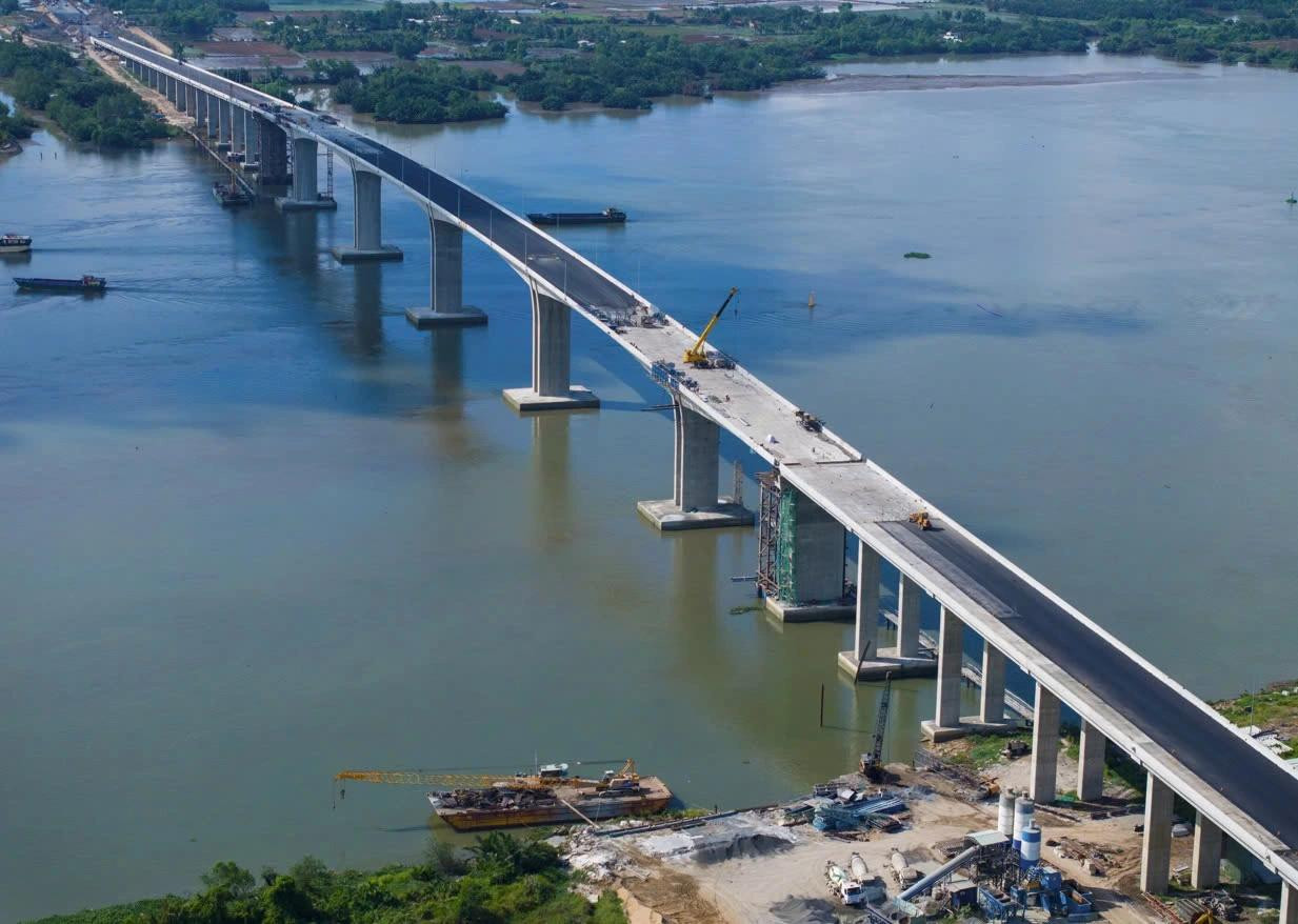 Cầu Nhơn Trạch thuộc dự án Vành đai 3 là dự án quan trọng nối TPHCM với tỉnh Đồng Nai vừa thông xe kỹ thuật. Cầu Nhơn Trạch thuộc dự án Vành đai 3 là dự án quan trọng nối TPHCM với tỉnh Đồng Nai vừa thông xe kỹ thuật.