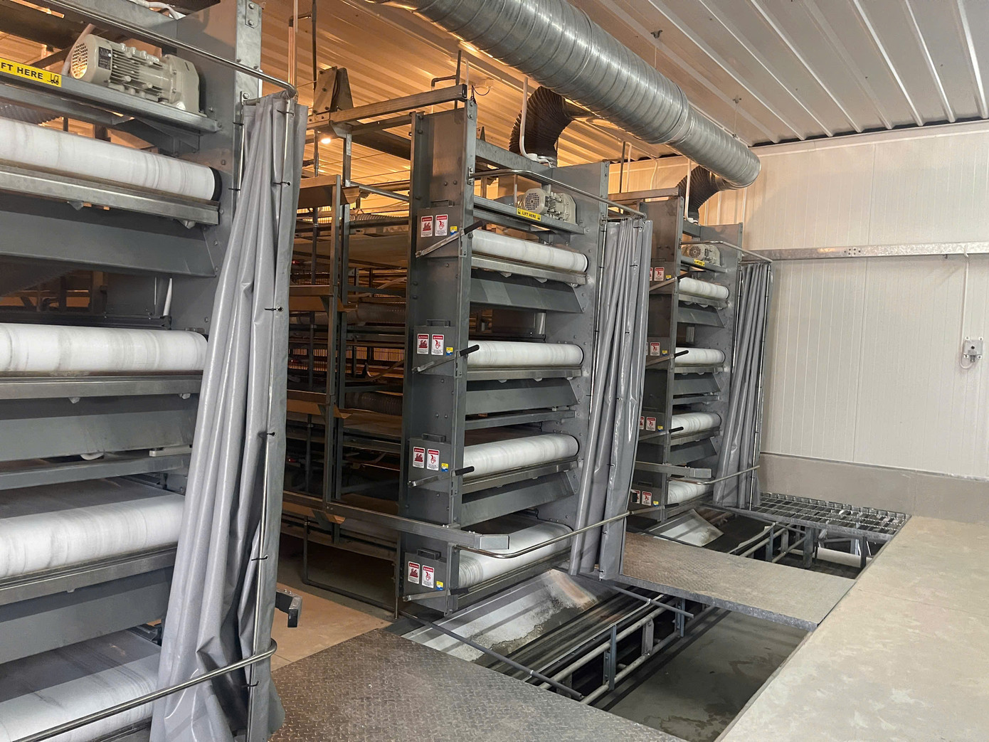 Việc chăn nuôi ở Mebi Farm hoàn toàn tự động. Việc chăn nuôi ở Mebi Farm hoàn toàn tự động.