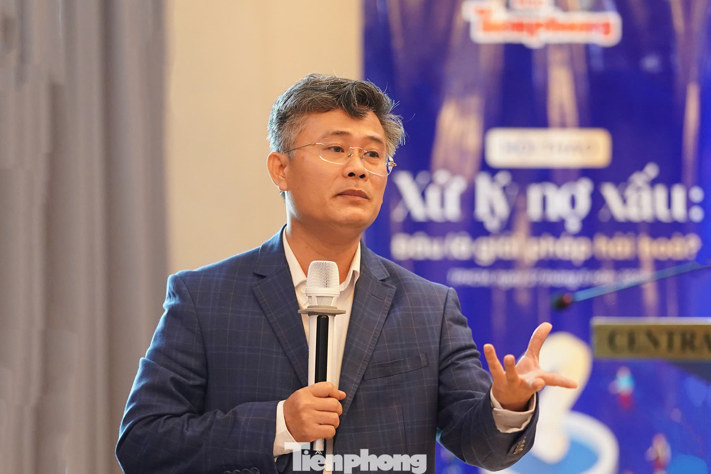 Chuyên gia kinh tế Đỗ Thiên Anh Tuấn - Trường Chính sách công và quản lý Fulbright - phân tích, việc thu giữ tài sản của Nghị quyết 42 chỉ là biện pháp cứu cánh.