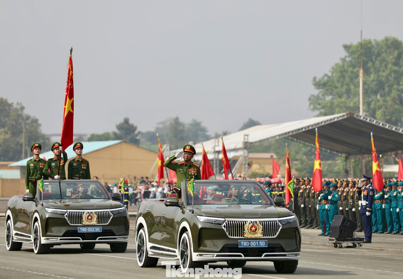 Hai xe khối Công an tham gia tổng hợp luyện.