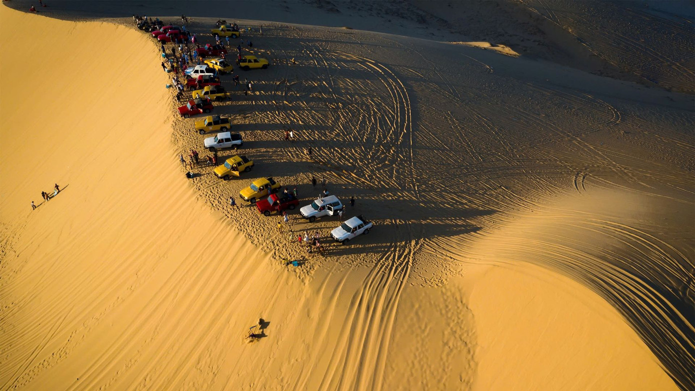 Xe Zeep chuyên dụng chở khách chạy trên đồi cát. Ảnh minh hoạ. Xe Zeep chuyên dụng chở khách chạy trên đồi cát. Ảnh minh hoạ.