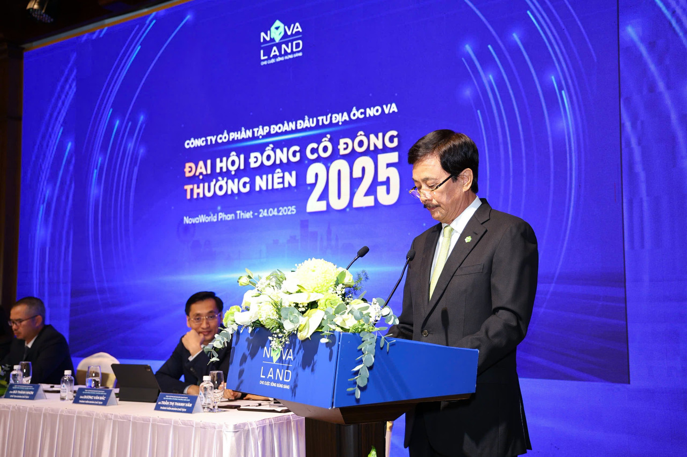 Ông Bùi Thành Nhơn - Chủ tịch Hội đồng quản trị Tập đoàn Novaland phát biểu tại đại hội.