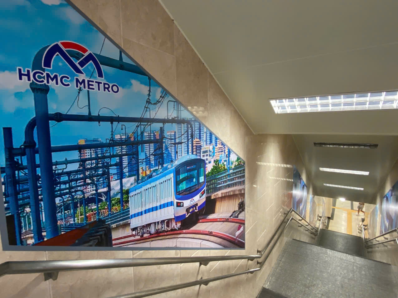 Khu vực lên xuống ga metro trong Union Square bố trí 2 thang bộ lên, xuống khác nhau và 1 thang máy.