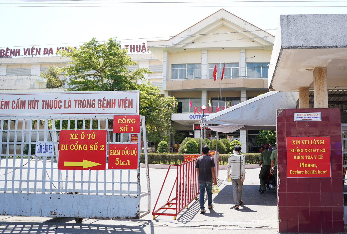 Nạn nhân được đưa đi cấp cứu tại Bệnh viện đa khoa tỉnh Bình Thuận nhưng đã tử vong. Nạn nhân được đưa đi cấp cứu tại Bệnh viện đa khoa tỉnh Bình Thuận nhưng đã tử vong.