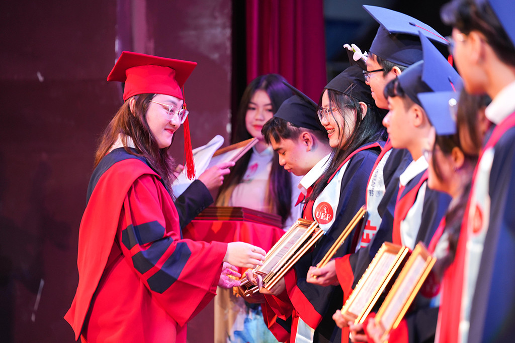 Nhiều sinh viên hoàn thành chương trình học vượt tiến độ đạt kết quả Giỏi, Xuất sắc.